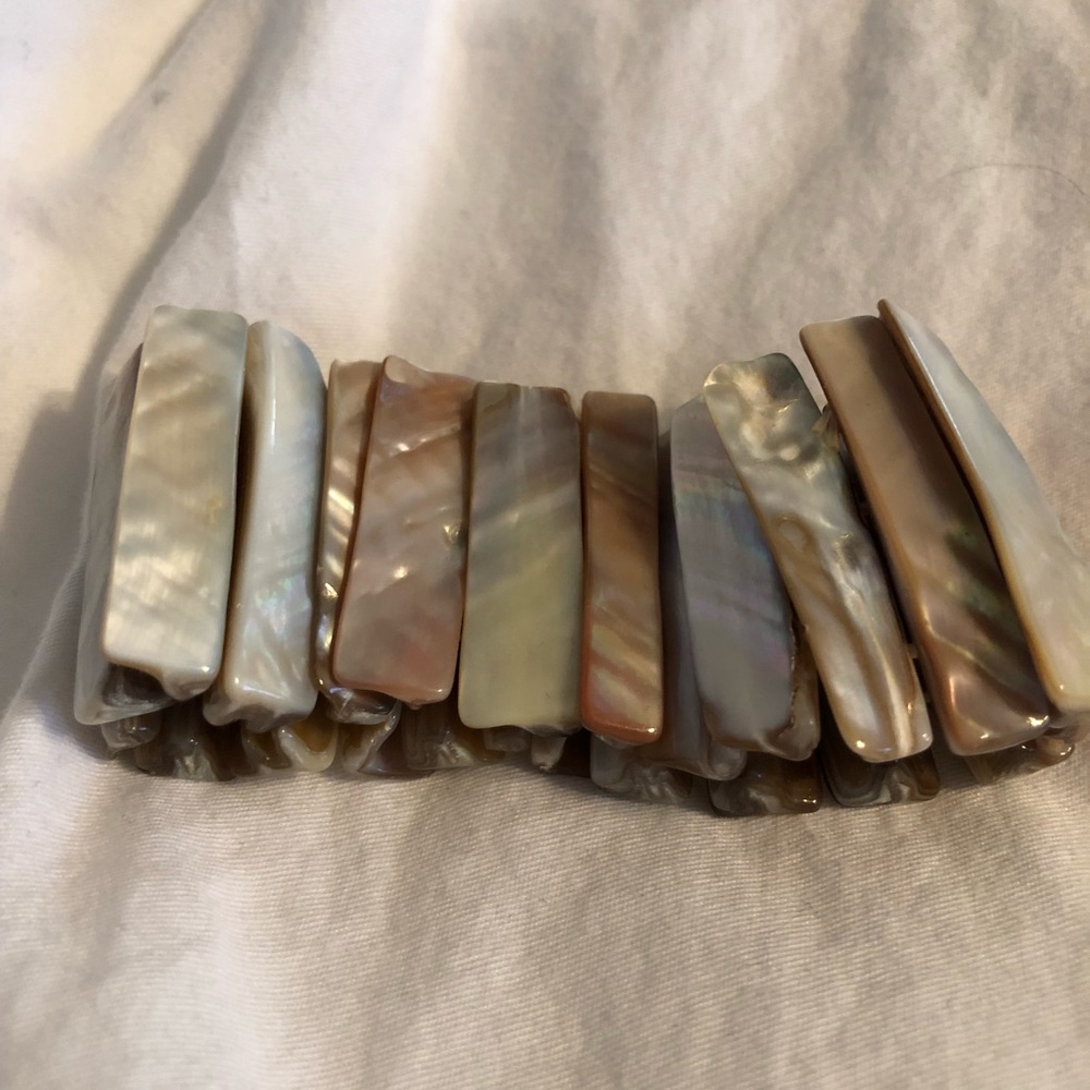Shell Bracelet - Picture 2 of 3